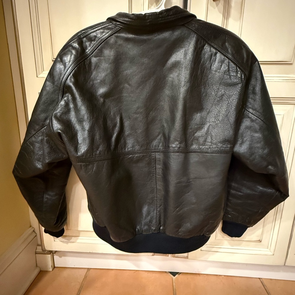 Vintage black leather bomber jacket. Genuine leather. Size M - Picture 2 of 6